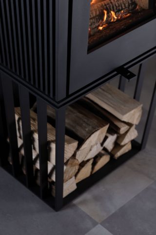 Poêle à bois Woody avec socle en acier en lamelles